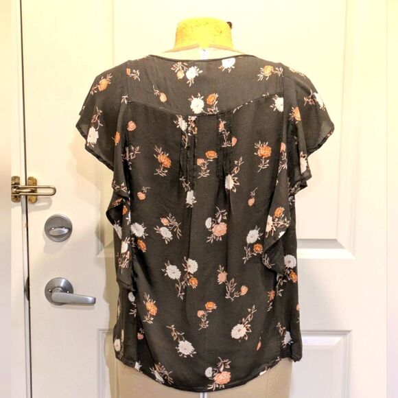 $5 Item! EUC Torrid XL Ruffled Floral 100% Rayon Sleeveless Button Front Blouse - Picture 2 of 6